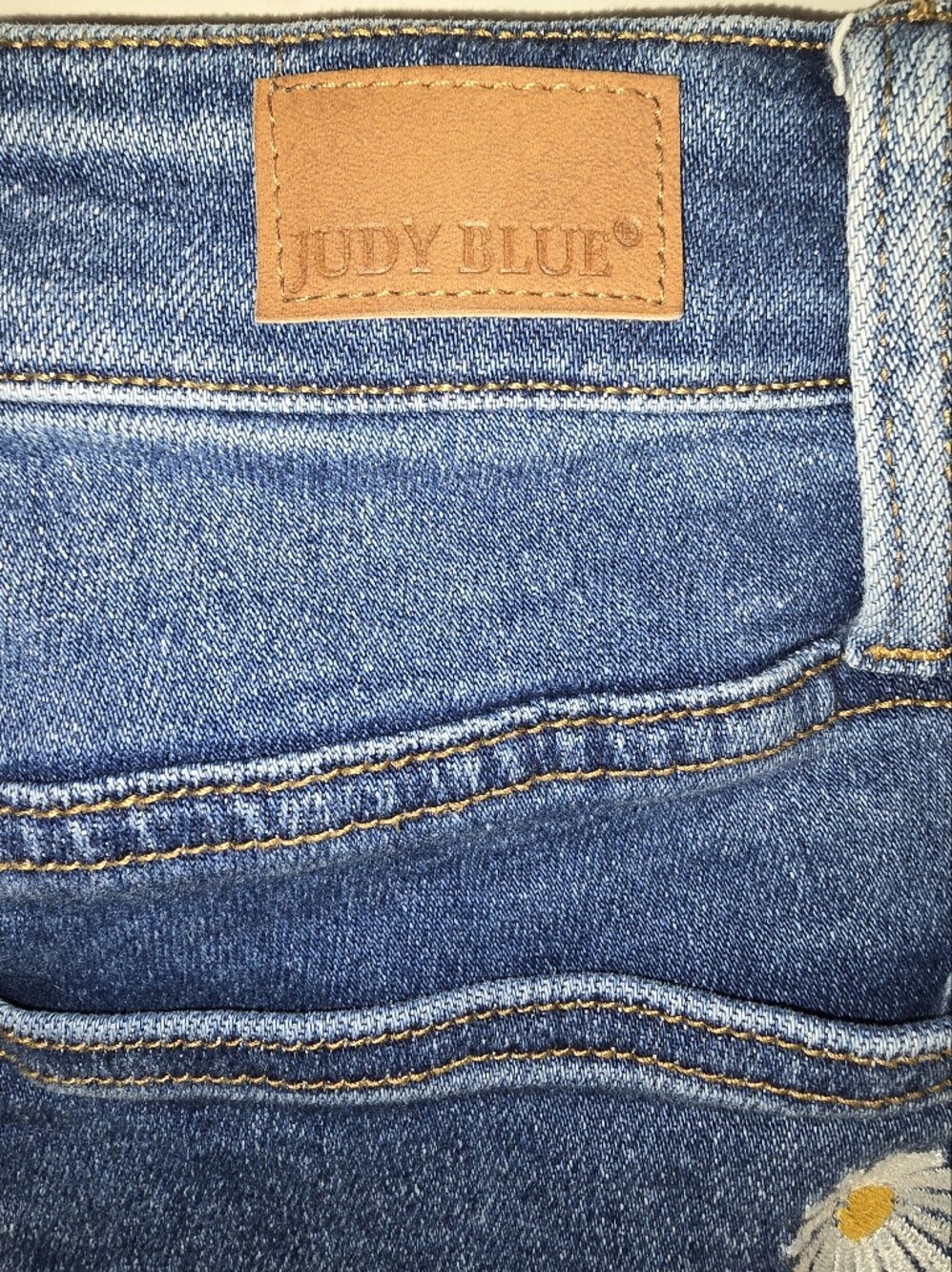 Judy Blue Daisy Floral Embroidered High Rise Skinny Jeans 14W - Picture 6 of 6